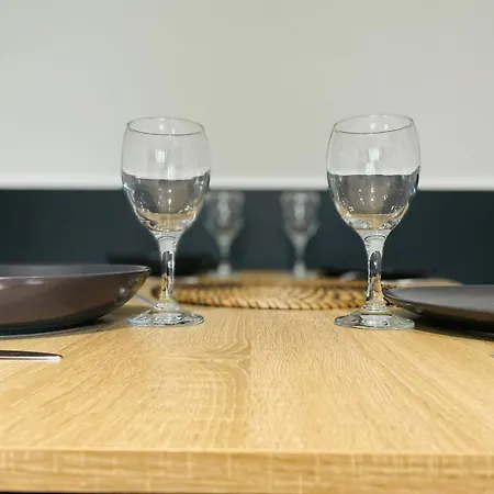 Un Cocon Spacieux Et Soigneusement Décoré - 457 *